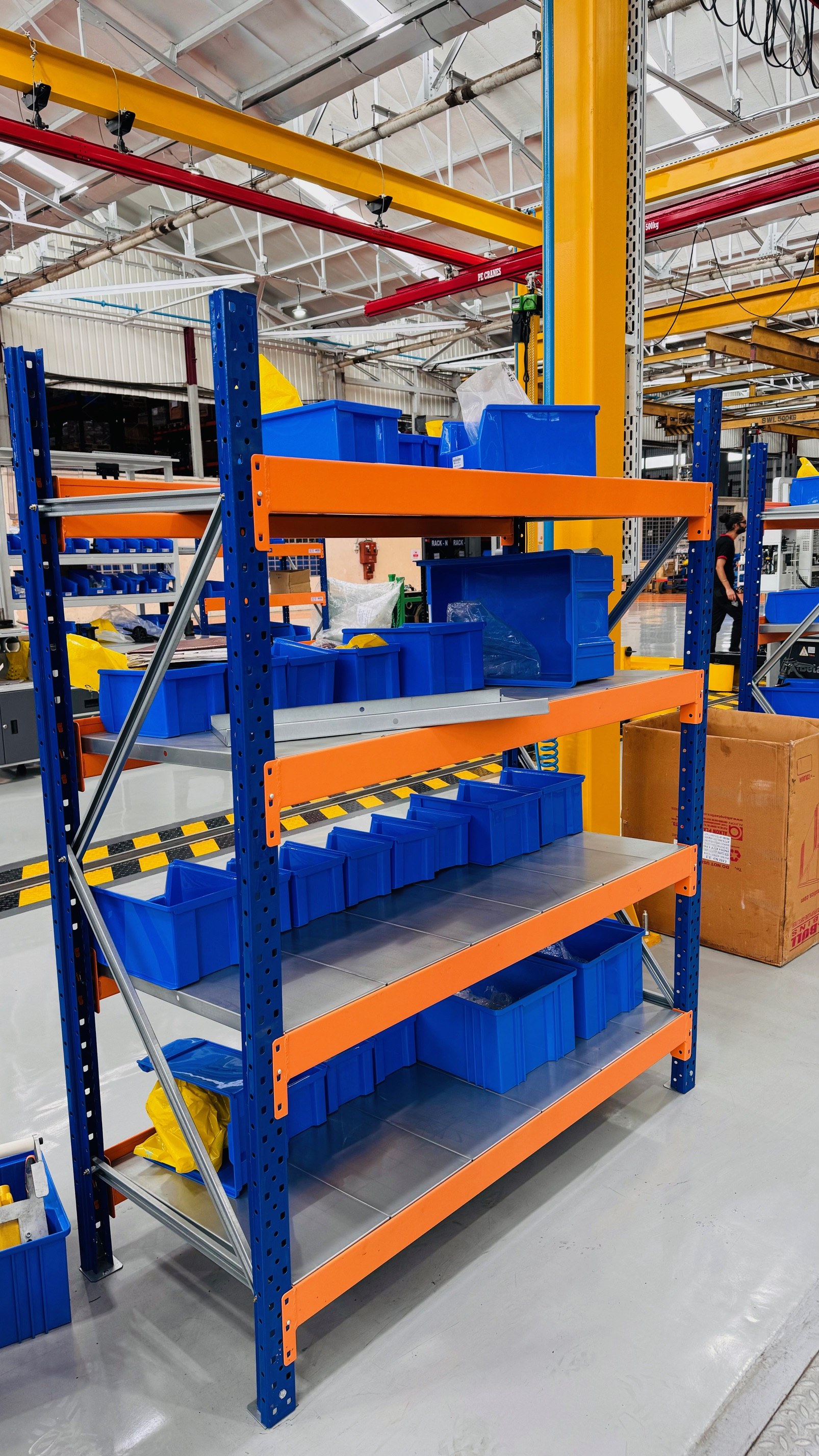 Steel material storage bay
